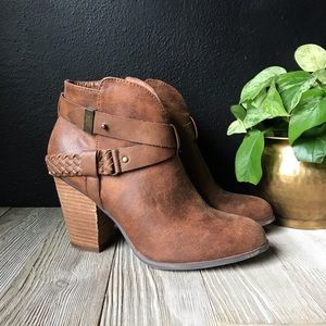 🌺XOXO Brand faux leather ankle booties